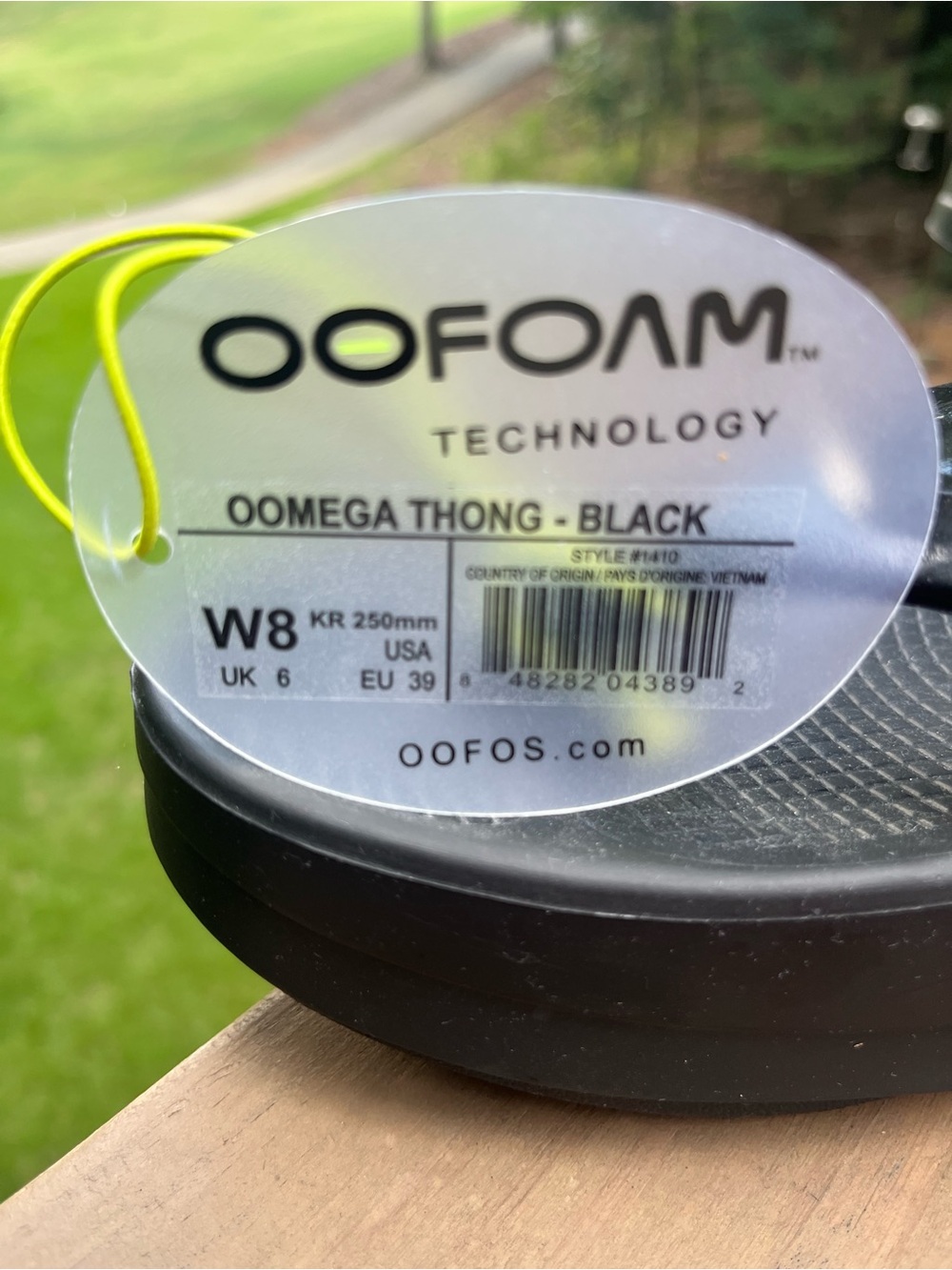 OOFOS Women’s Black Recovery Flip Flops size 8 - NEW WITH TAGS - Picture 8 of 11